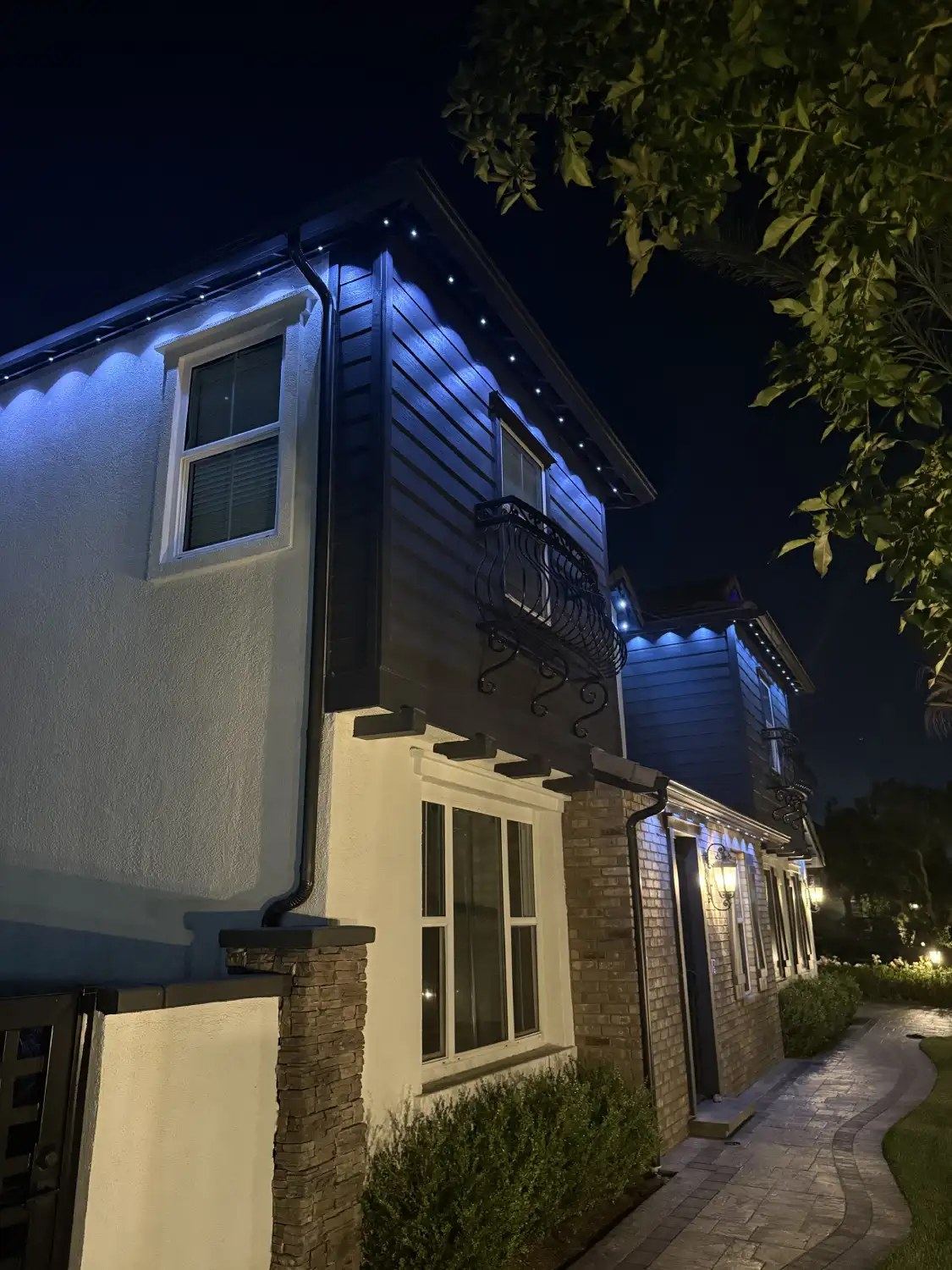 Permanent blue roofline lighting install
